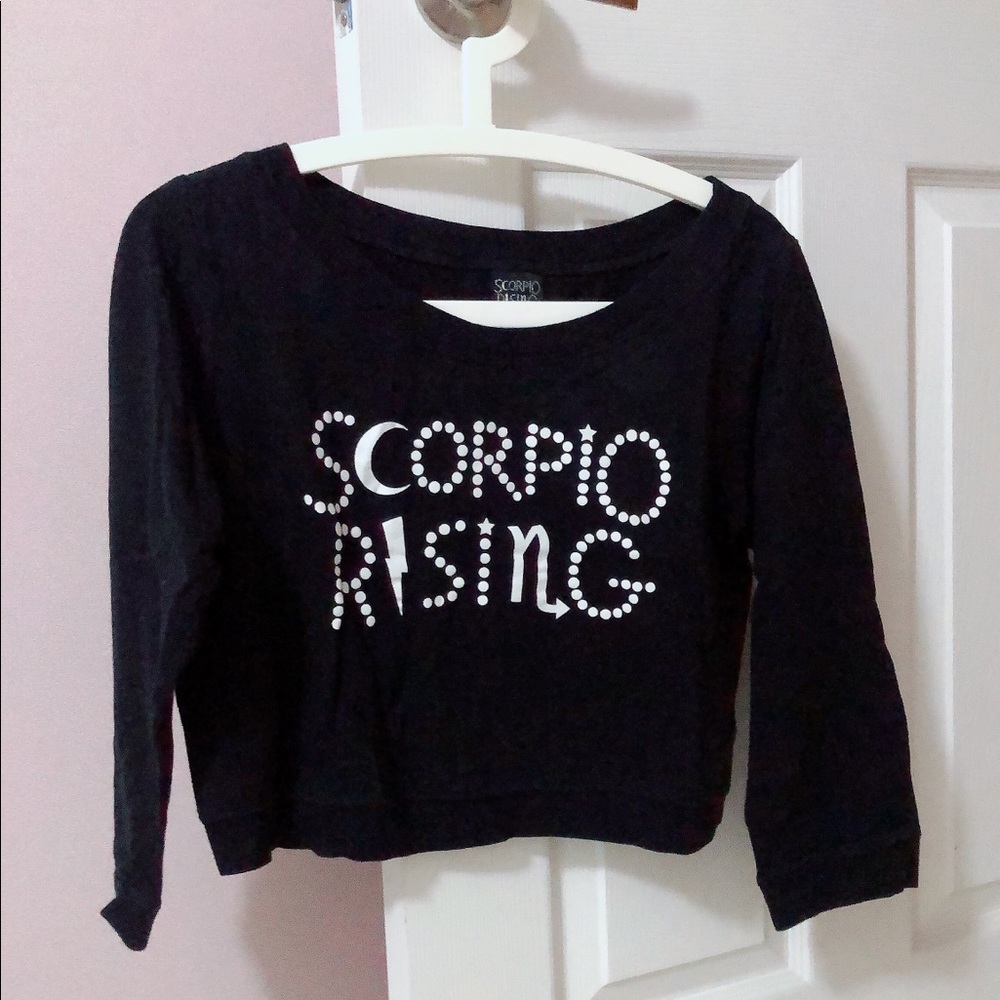 BLACK LOOSE FIT CROPPED TOP - Size L